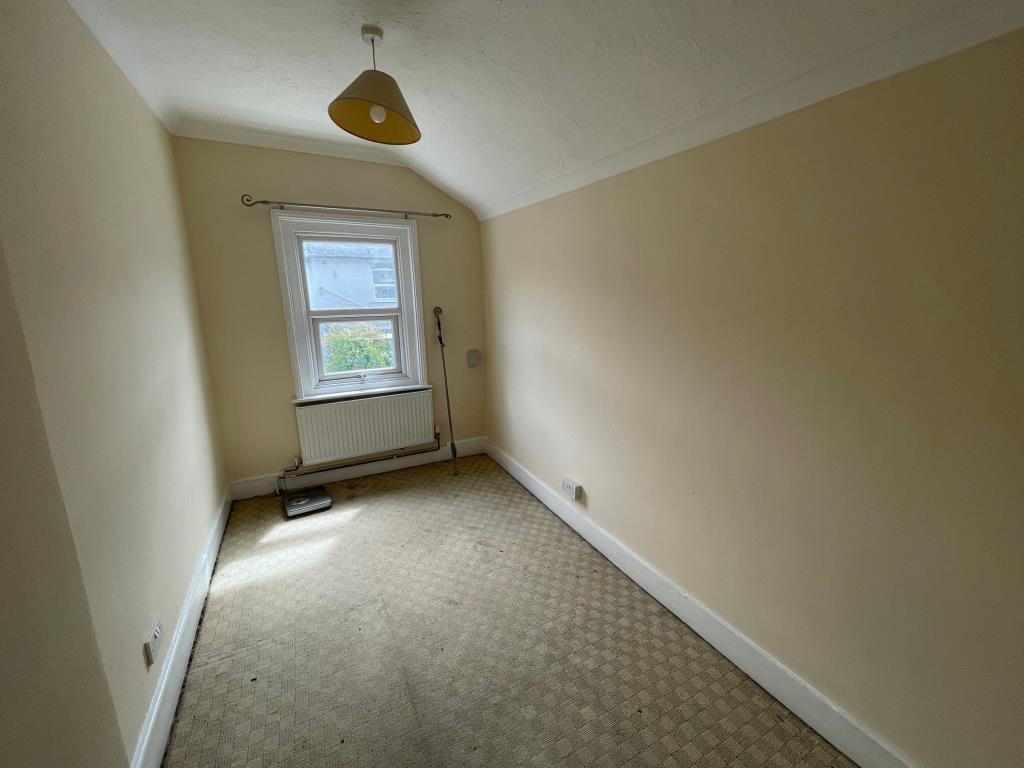 Lot: 43 - THREE-BEDROOM SEMI-DETACHED HOUSE FOR IMPROVEMENT - Bedroom 3 with window to the rear